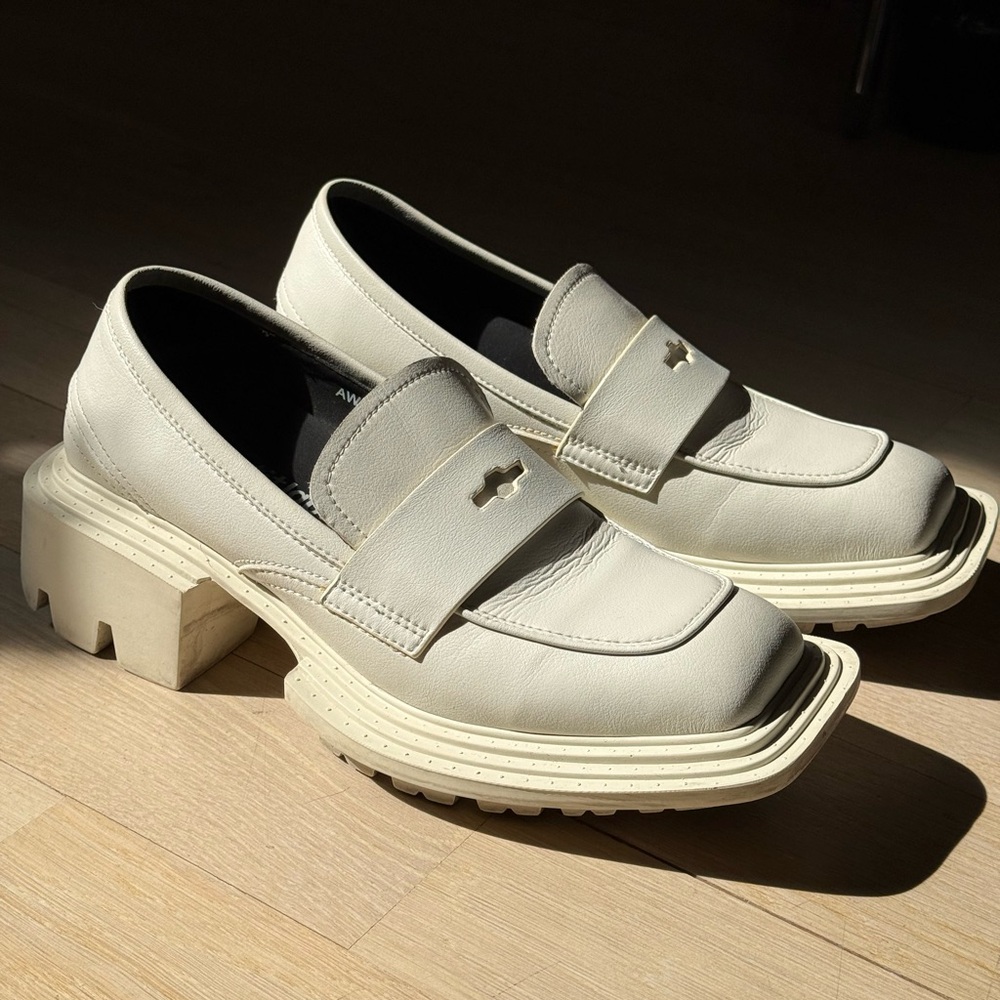 Untitlab reel white loafers
